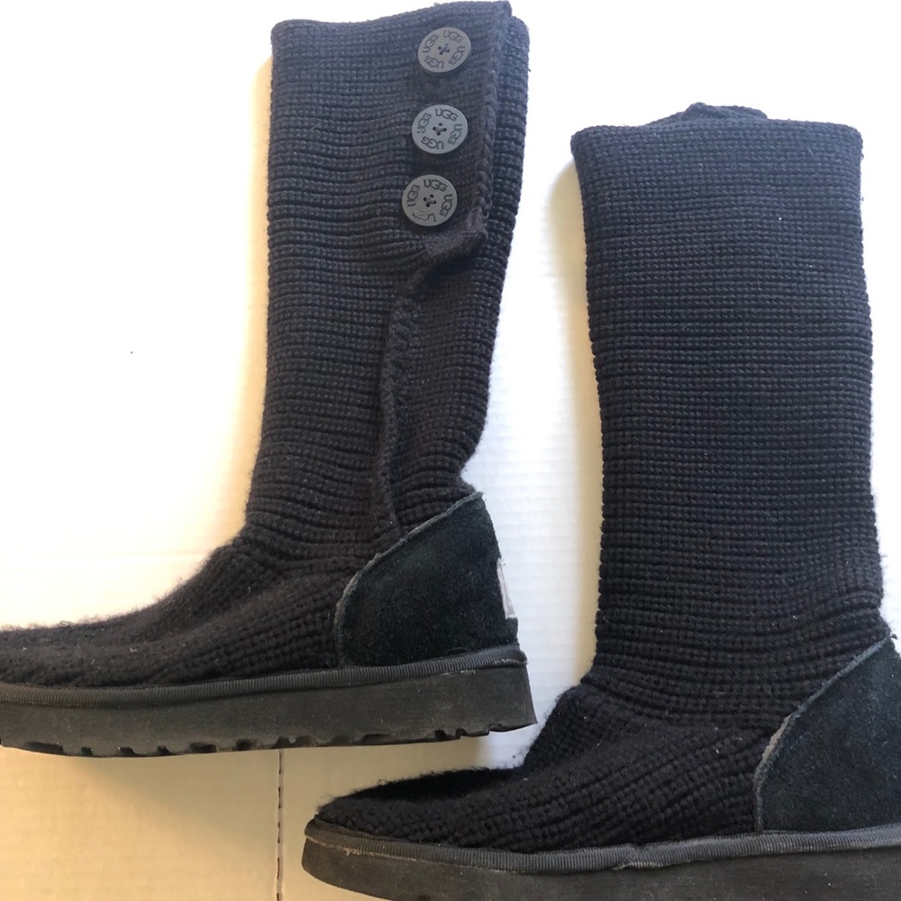 Black knit UGGS 7 & 1/2 Size Winter Shoe